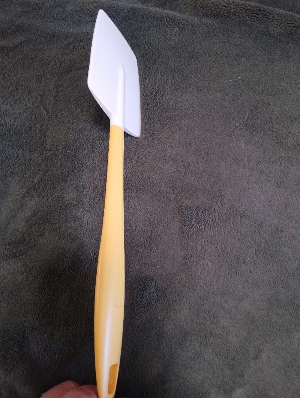 Rubbermaid Rubber Spatula/Scraper Has Section In Handle For Hanging - Picture 4 of 8